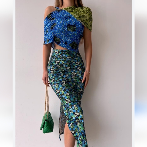 Zara (Bloggers Favorite) Off Shoulder Assymetrical Midi Dress Size Medium - Picture 5 of 15